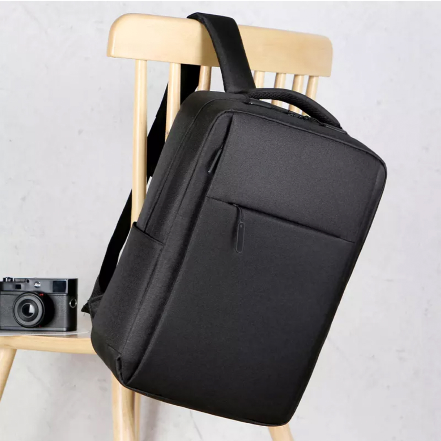 Mochila para Notebook con Puerto USB 15" Negra Levo