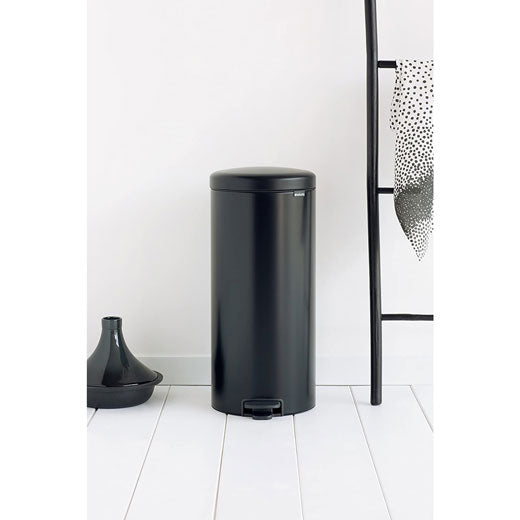 Basurero Pedal NewIcon 30 Litros Negro Mate Brabantia®