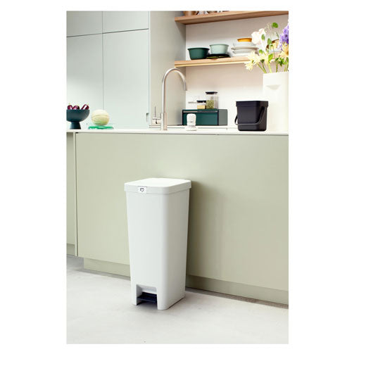 Basurero StepUp 40 Litros Gris Claro Brabantia®