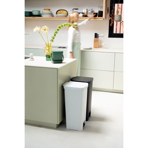 Basurero StepUp 40 Litros Gris Claro Brabantia®