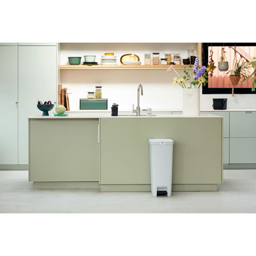 Basurero StepUp 40 Litros Gris Claro Brabantia®