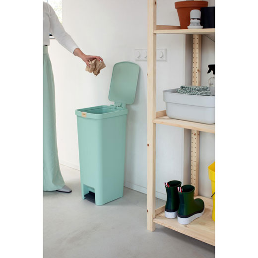 Basurero StepUp 40 Litros Verde Jade Brabantia®