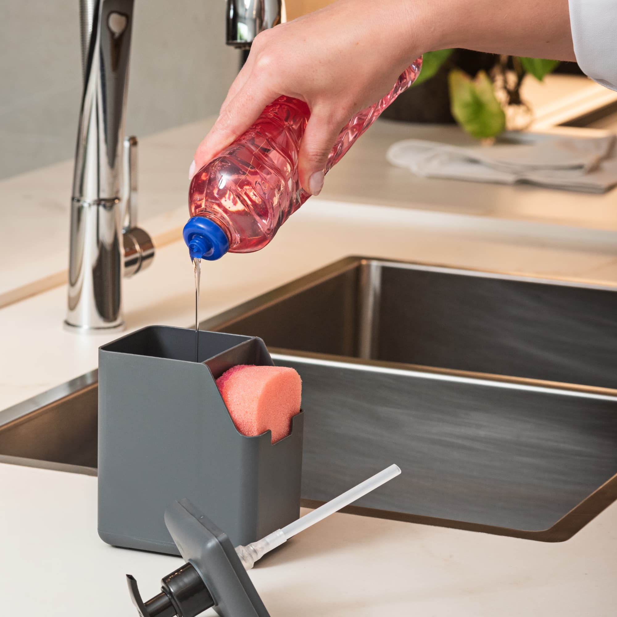 Dispensador de Detergente y Esponja Single 500ml Negro Coza®