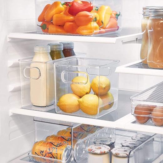 Una idea es utilizar organizadores de acrílico en tu refrigerador ✓…   Organización de refrigerador, Ideas de organización de cocina, Decoracion  de cocinas pequenas